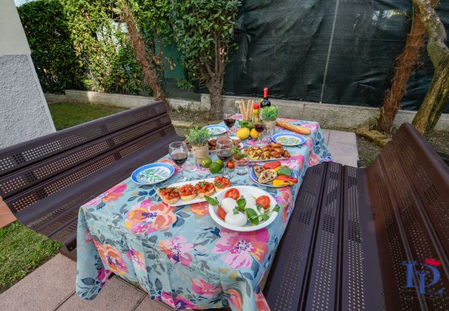 Villa in Desenzano del Garda - Desenzanoloft Villa Palm Garda Beach Villa in Desenzano del Garda - Desenzanoloft Villa Palm Garda Beach