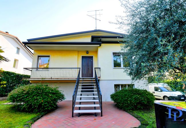 Villa in Desenzano del Garda - Desenzanoloft Villa Palm Garda Beach Villa in Desenzano del Garda - Desenzanoloft Villa Palm Garda Beach