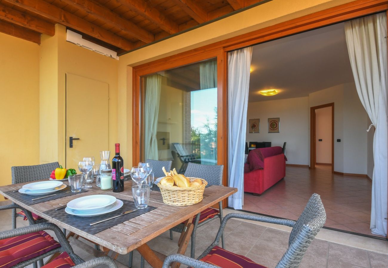Apartment in Polpenazze del Garda - Groppello, cozy apartment with pool