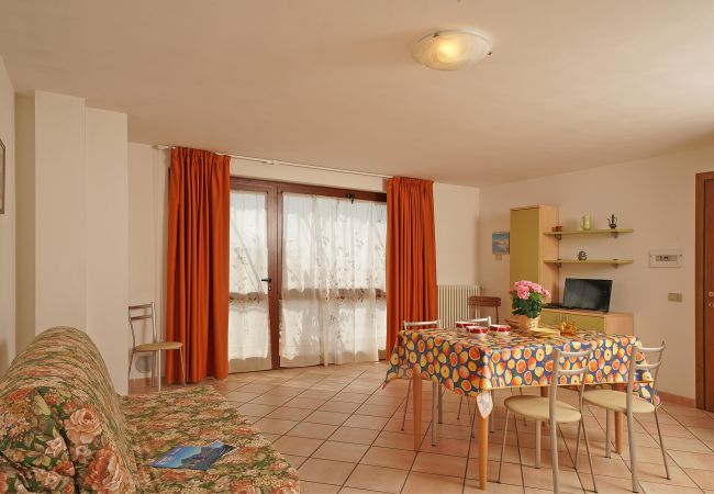 Apartment in Tignale - sole: simply but cozy with two bedrooms