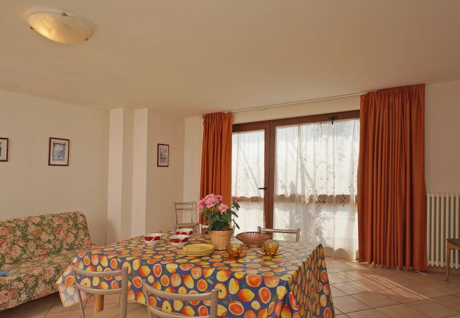 Apartment in Tignale - sole: simply but cozy with two bedrooms