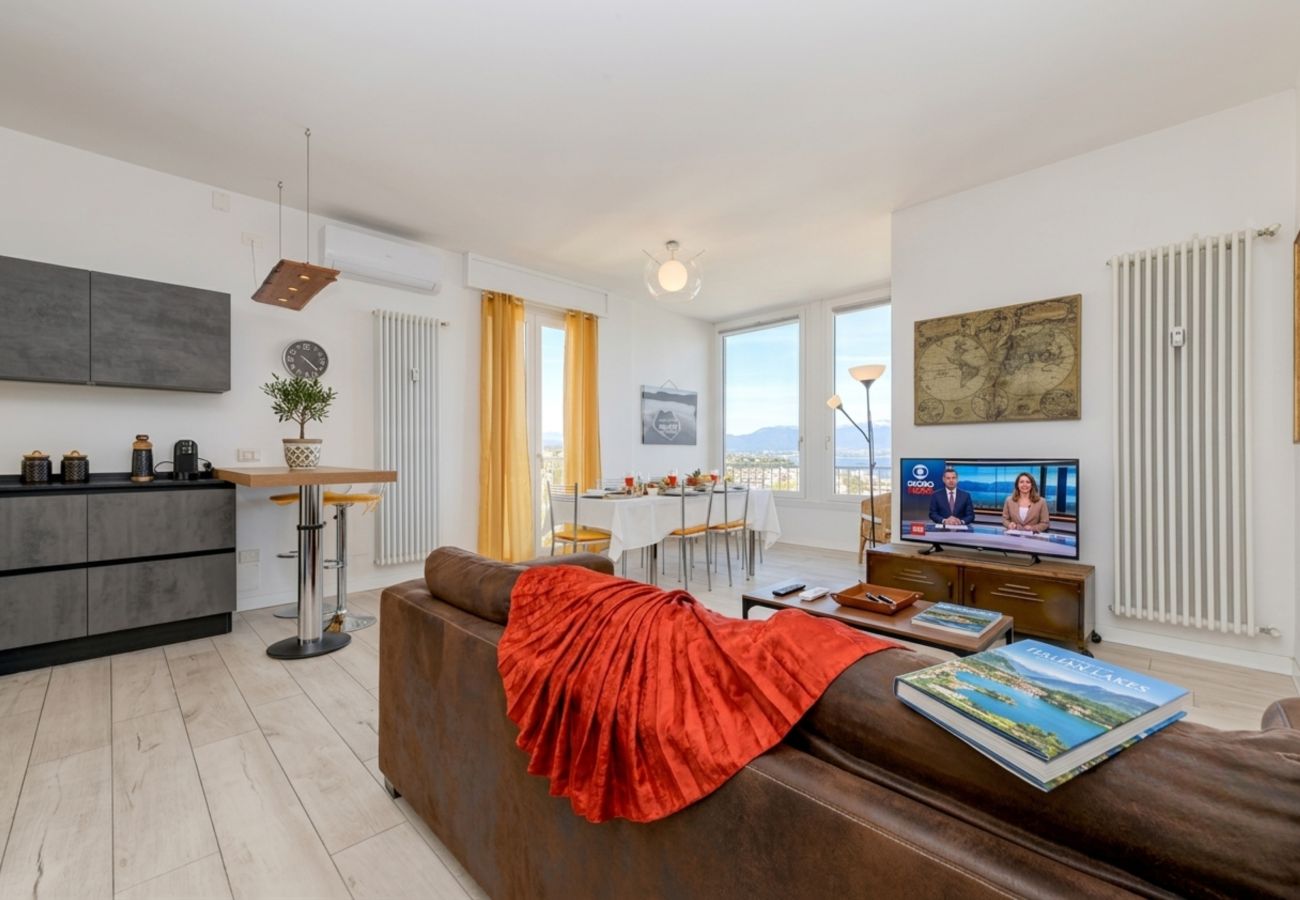 Apartment in Desenzano del Garda - Desenzanoloft La Finestra sul Lago 