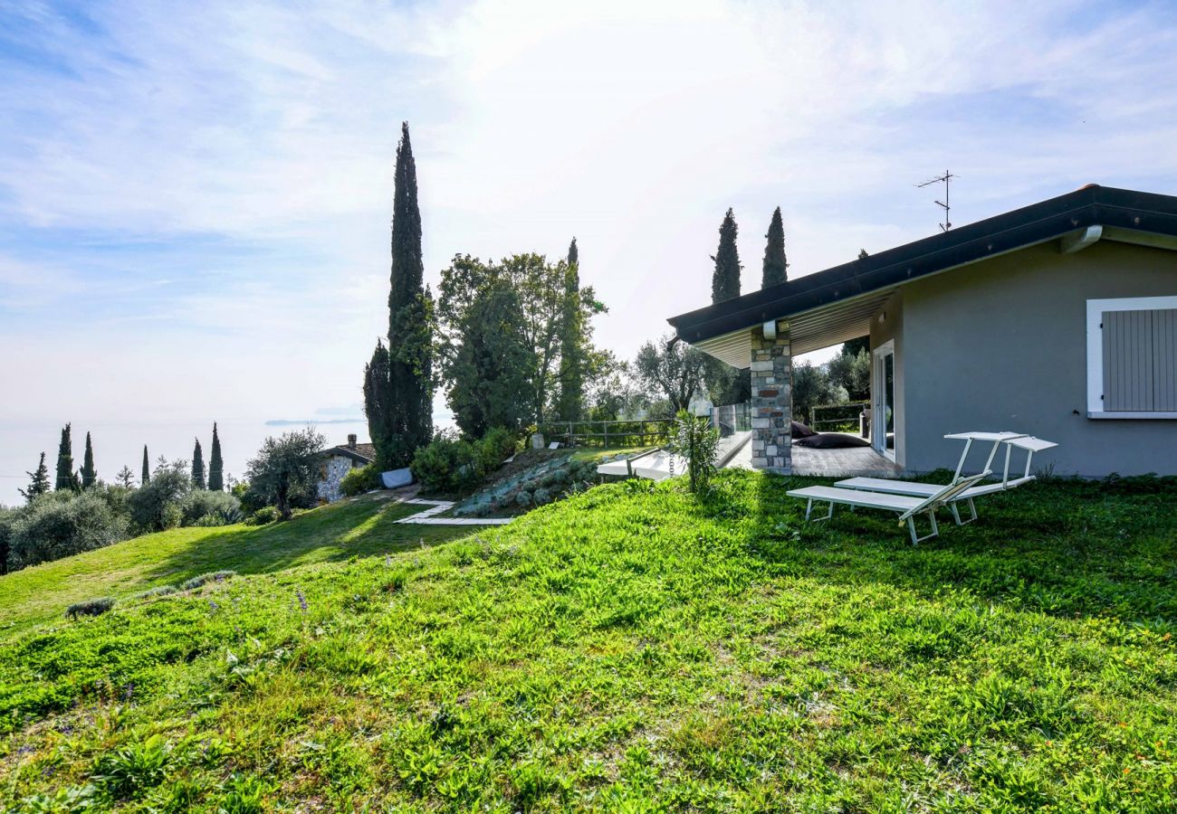 Apartment in Toscolano-Maderno - Cà Bianca sopra: in the middle of the nature with stunning lake view