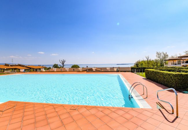 Apartment in Manerba del Garda - Fedra: with lake view balcony naer to the lake