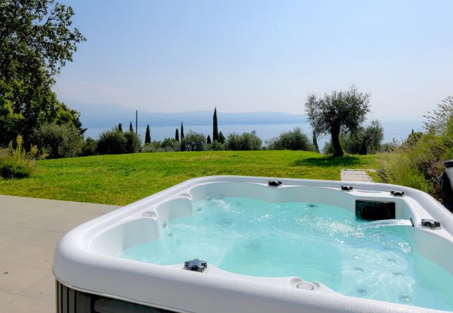 Apartment in Toscolano-Maderno - Cà Bianca sotto: in the middle of the nature with jacuzzi and lake view