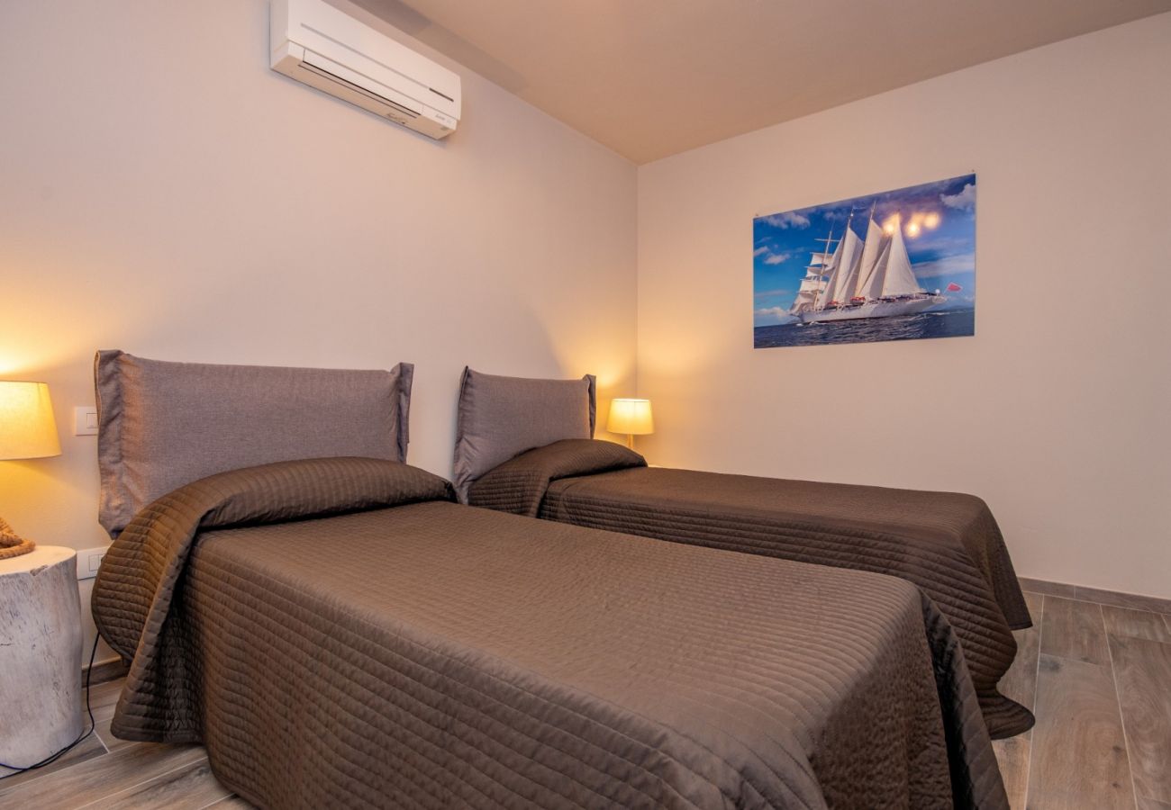 Apartment in Toscolano-Maderno - Cà Bianca sotto: in the middle of the nature with jacuzzi and lake view