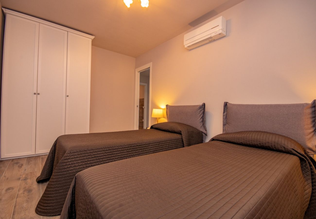 Apartment in Toscolano-Maderno - Cà Bianca sotto: in the middle of the nature with jacuzzi and lake view