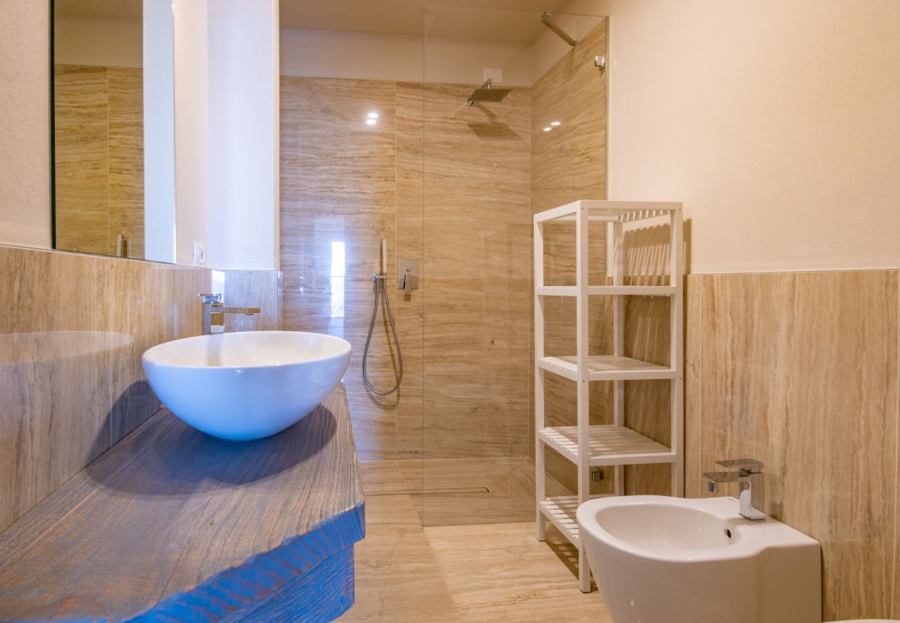 Apartment in Toscolano-Maderno - Cà Bianca sotto: in the middle of the nature with jacuzzi and lake view
