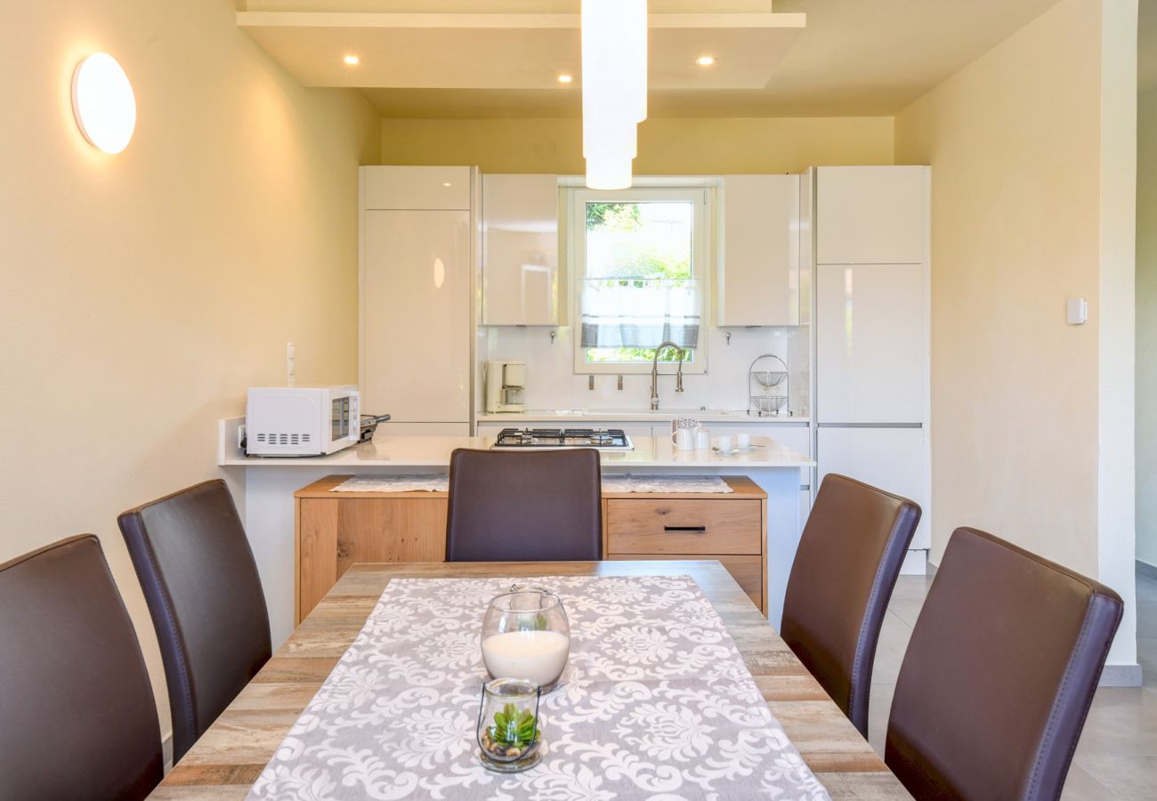 Villa in Manerba del Garda - villa sole: with private pool near to the beach