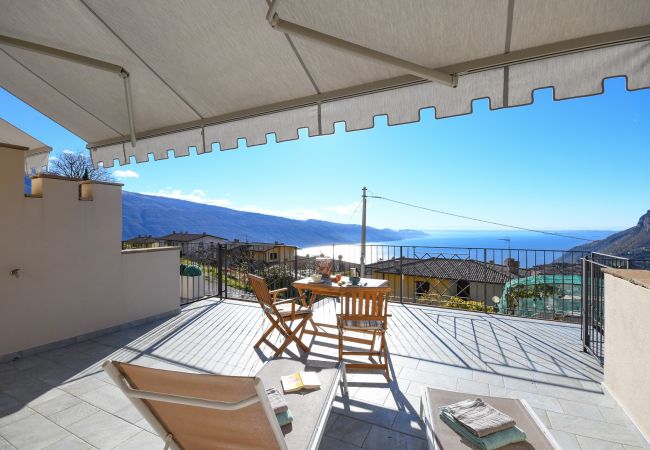 Apartment in Tignale - Conte, with big balcony and lake view