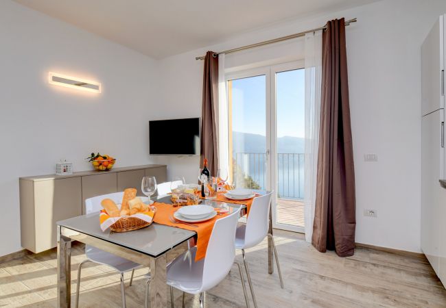 Apartment in Tignale - Orange House with breathtaking lake view