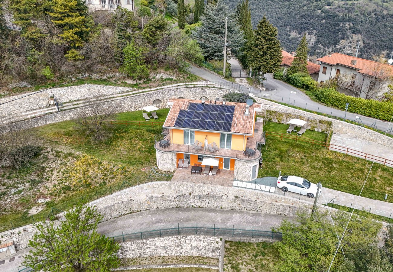 Apartment in Tignale - Orange House with breathtaking lake view