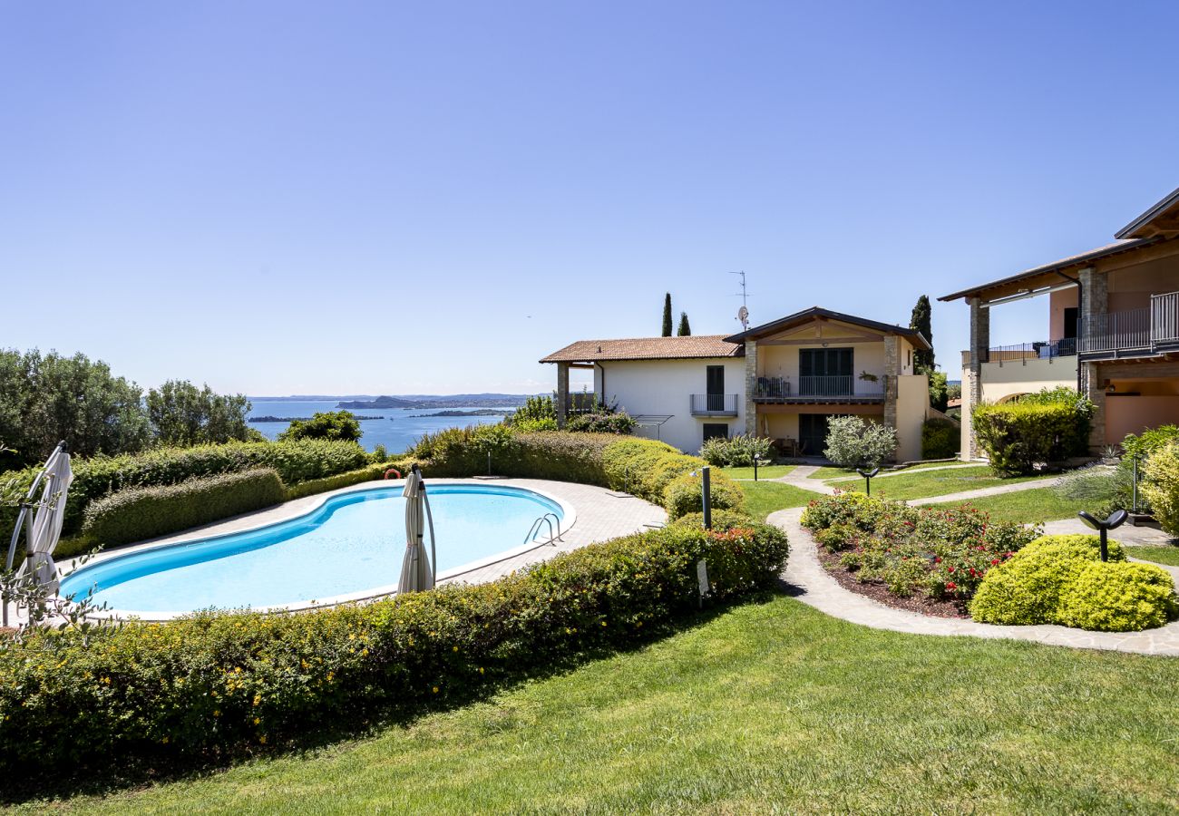 Apartment in Toscolano-Maderno - Happiness: with lake view and pool
