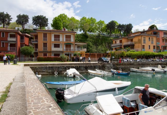 Apartment in Manerba del Garda - Lakefront Belvedere, directly on the beach
