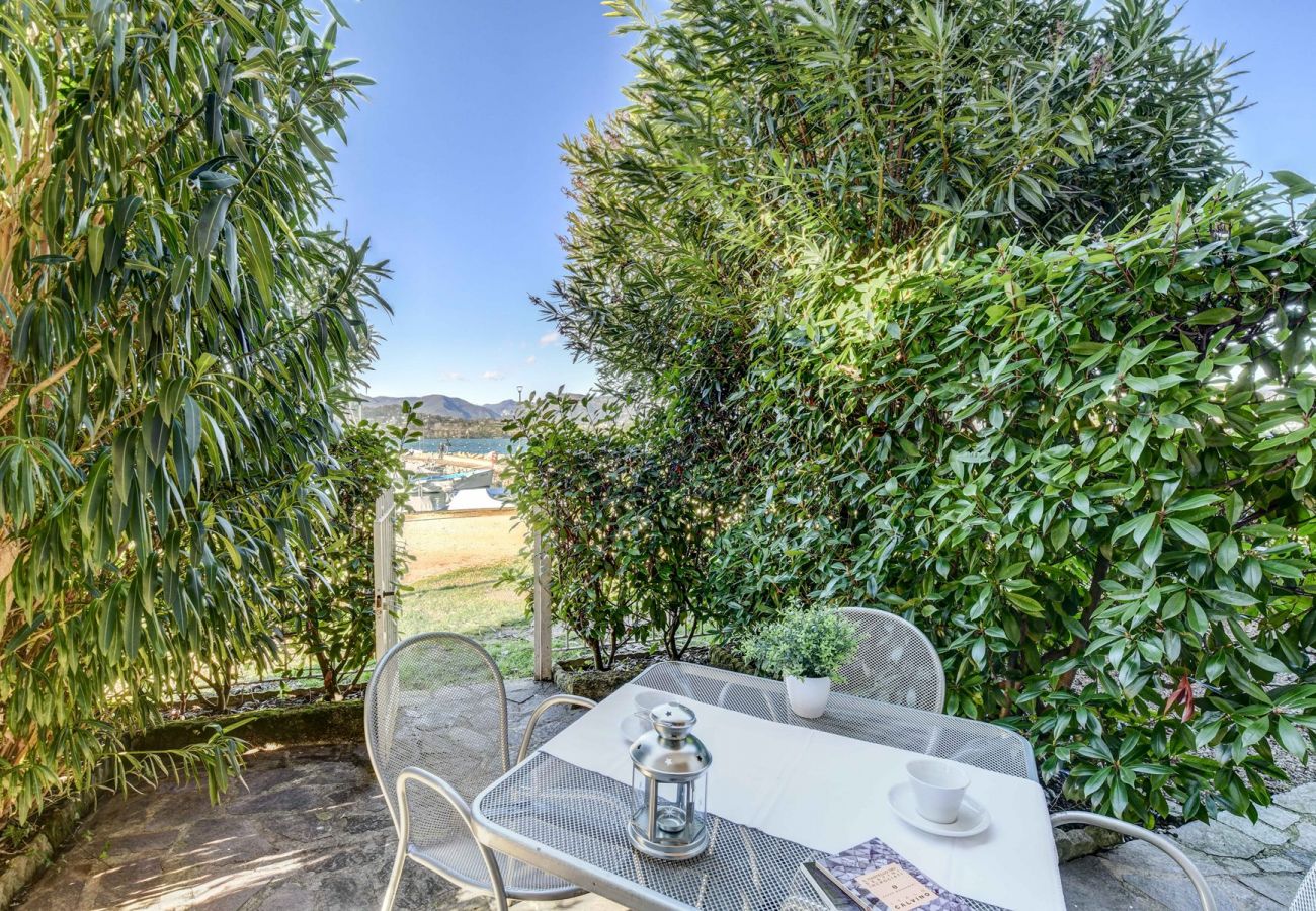 Apartment in Manerba del Garda - Lakefront Belvedere, directly on the beach