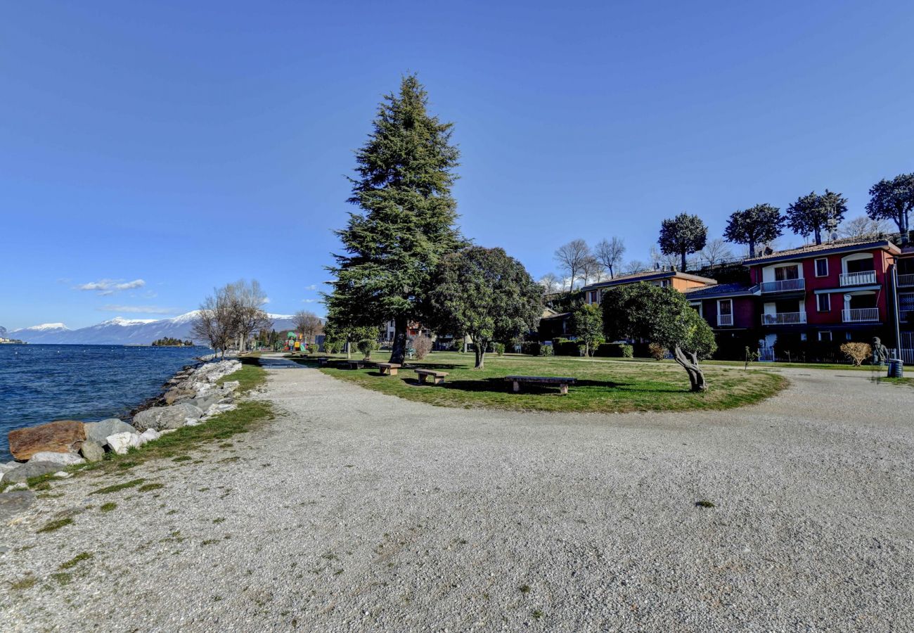 Apartment in Manerba del Garda - Lakefront Belvedere, directly on the beach