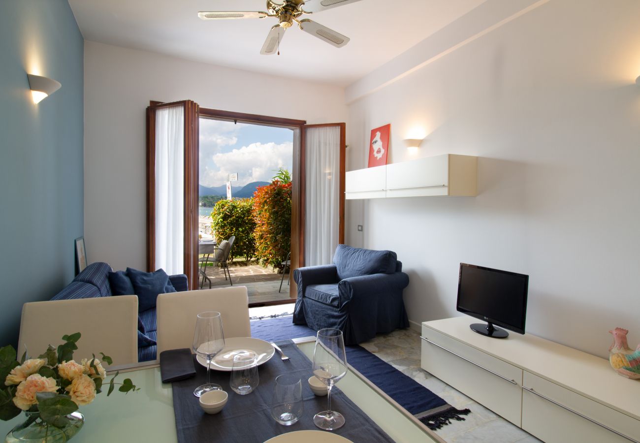 Apartment in Manerba del Garda - Lakefront Belvedere, directly on the beach