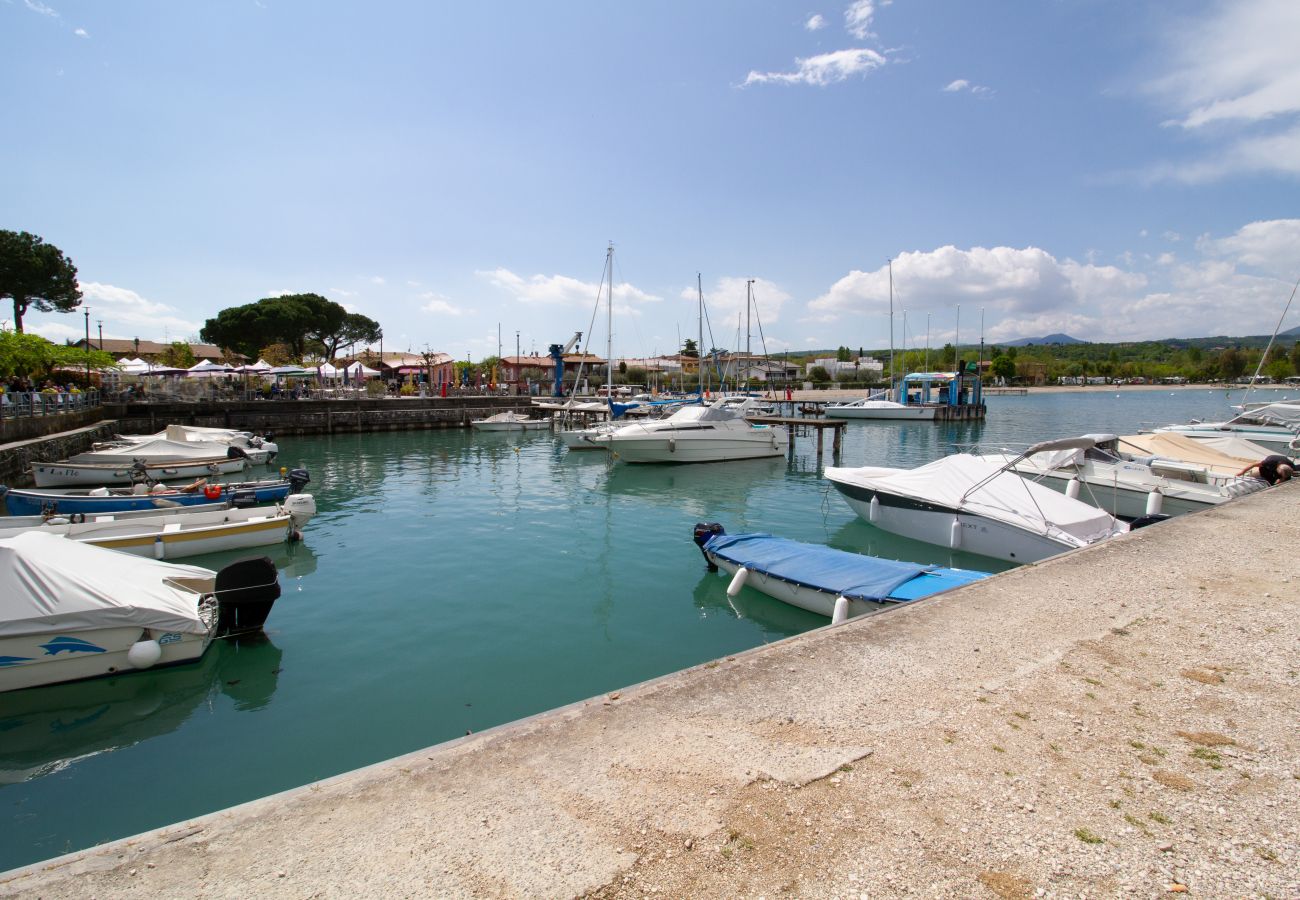 Apartment in Manerba del Garda - Lakefront Belvedere, directly on the beach