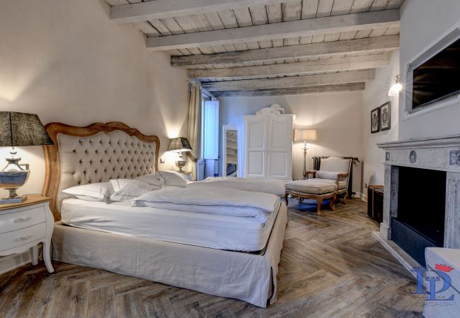 Apartment in Desenzano del Garda - DesenzanoLoft : La Vite Luxury Appartment 2 (CIR 017067 CNI 00319)	