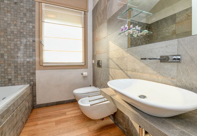 Apartment in Desenzano del Garda - Desenzanoloft Oscar Luxury Suite Apartment in Desenzano del Garda - Desenzanoloft Oscar Luxury Suite