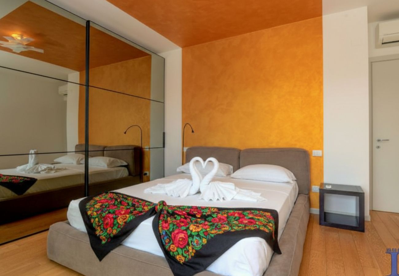 Apartment in Desenzano del Garda - Desenzanoloft Oscar Luxury Suite
