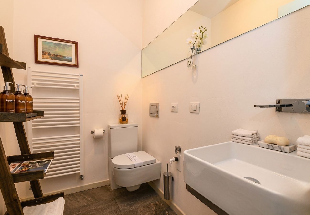 Apartment in Desenzano del Garda - Desenzanoloft Oscar Luxury Suite