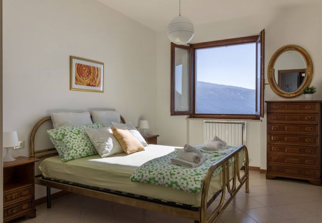 Apartment in Tignale -  appartamento Bellevue with lake view balcony