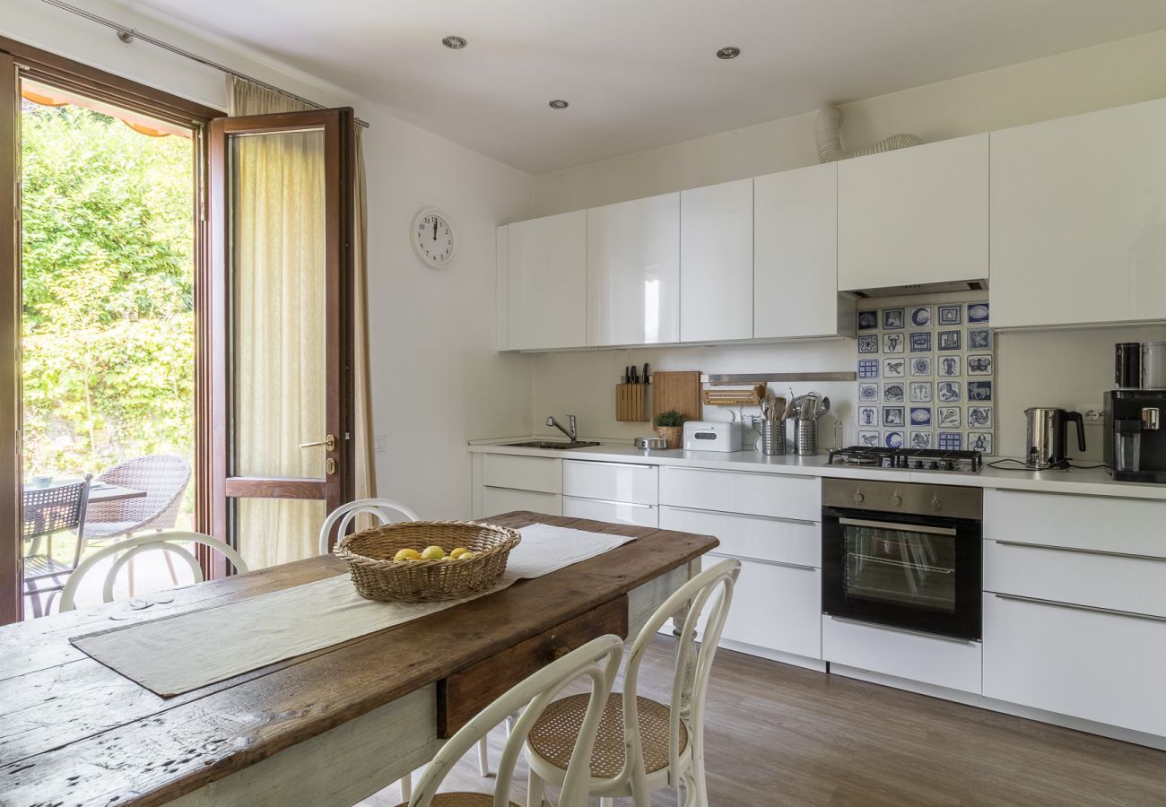 Villa in Salò - Villa Cuore with lake view and private pool