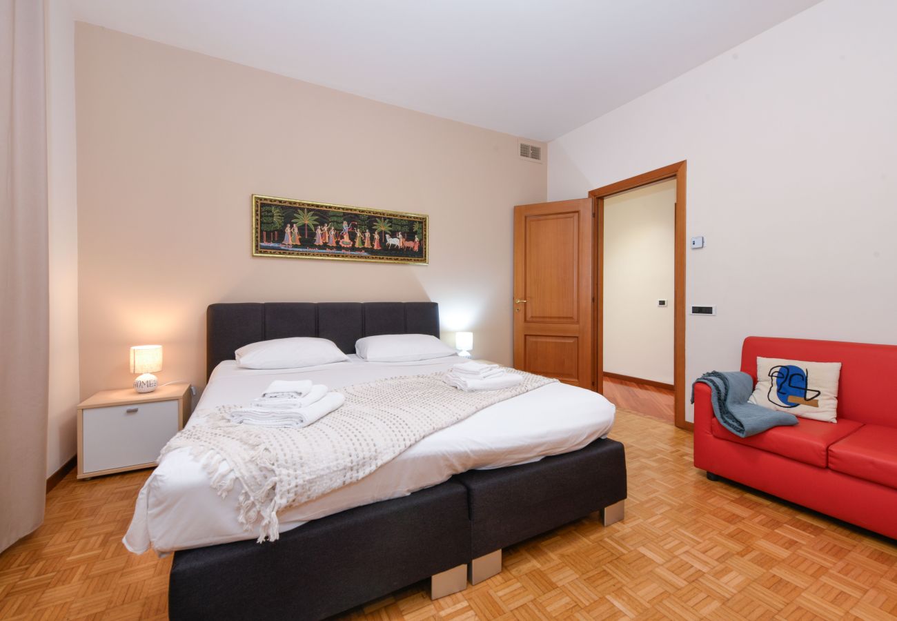 Apartment in Desenzano del Garda - Desenzanoloft CHARMING ON THE LAKE 