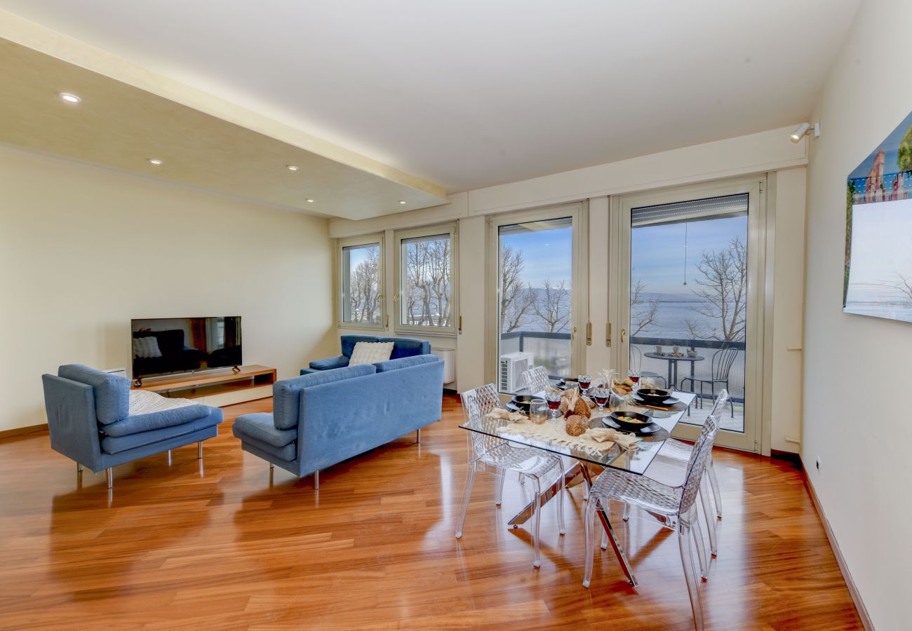 Apartment in Desenzano del Garda - Desenzanoloft CHARMING ON THE LAKE 