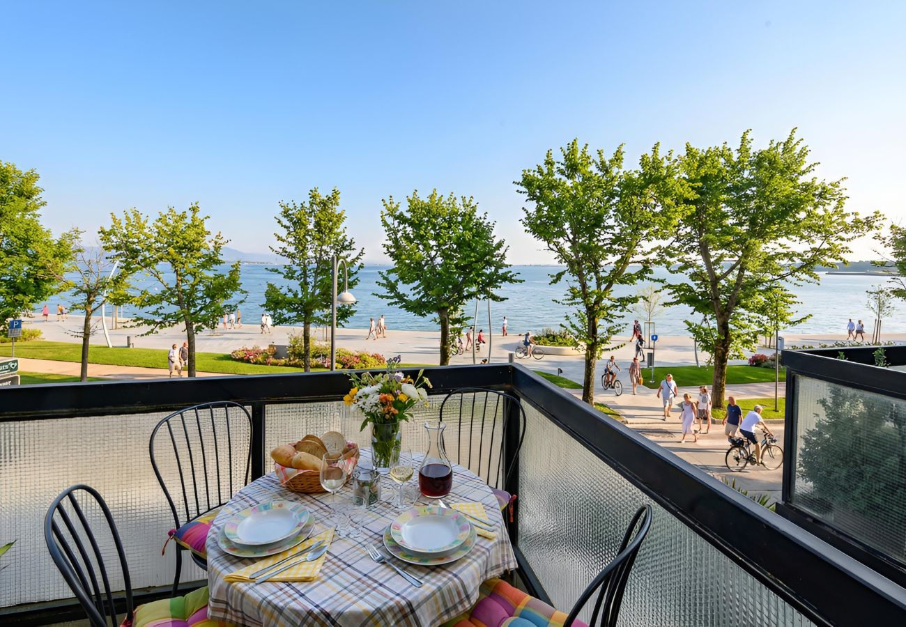 Apartment in Desenzano del Garda - Desenzanoloft CHARMING ON THE LAKE 