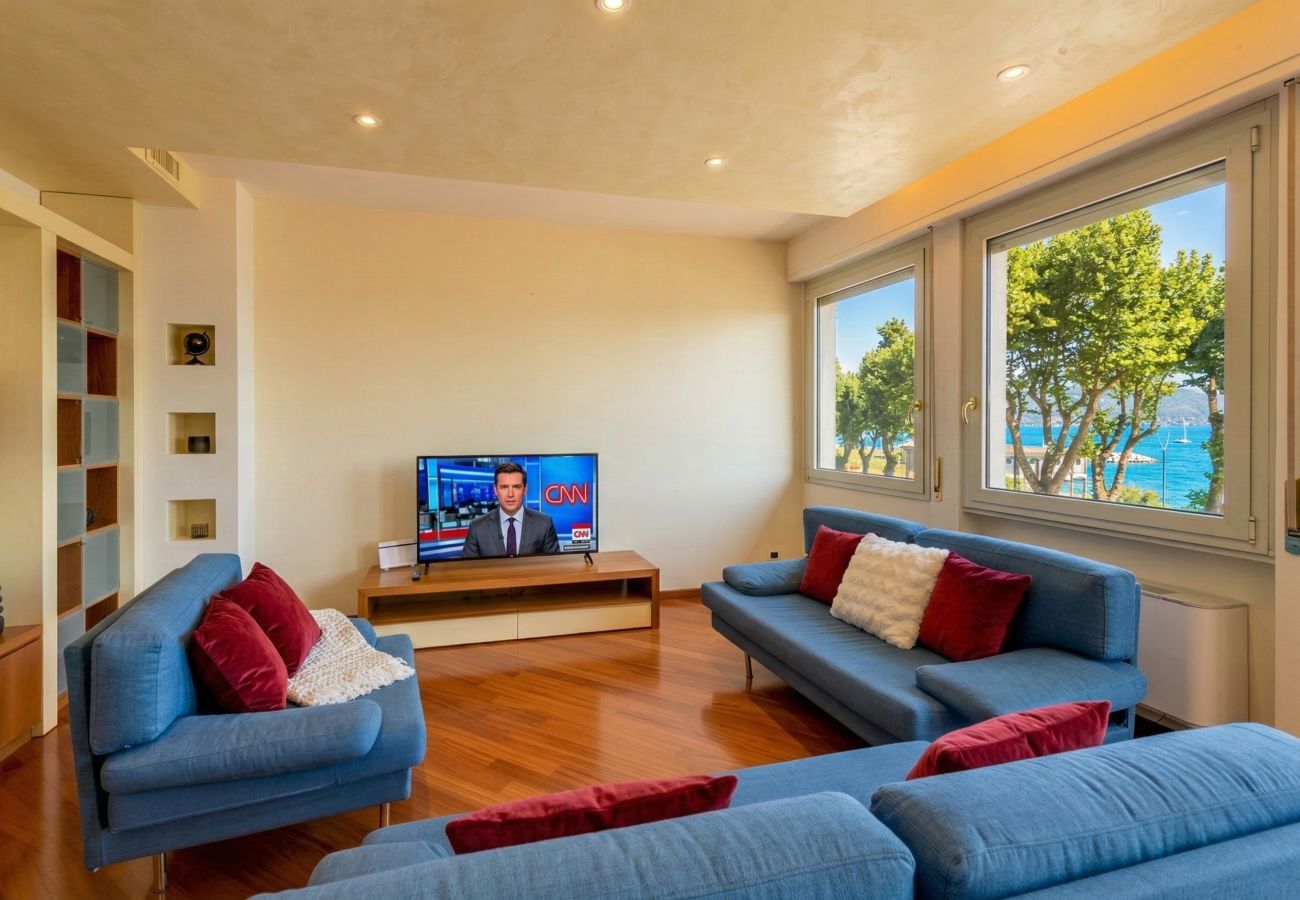 Apartment in Desenzano del Garda - Desenzanoloft CHARMING ON THE LAKE 