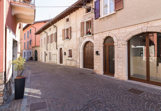 Apartment in Tignale - Casa Marianna in old town with lake view