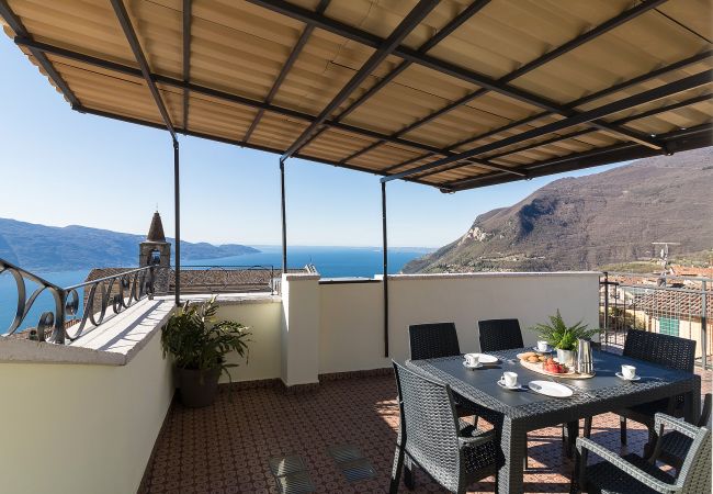  in Tignale - Casa Marianna in old town with lake view