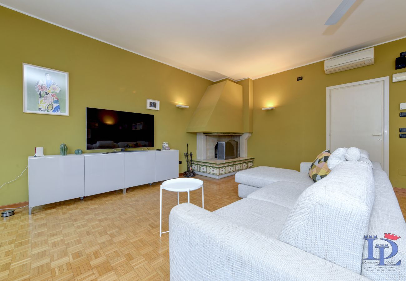 Apartment in Desenzano del Garda - Desenzanoloft Il Gigante del Lago 