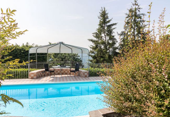 Villa/Dettached house in Villanuova sul Clisi - Villa Montagne e Lago  with spectacular view and private pool