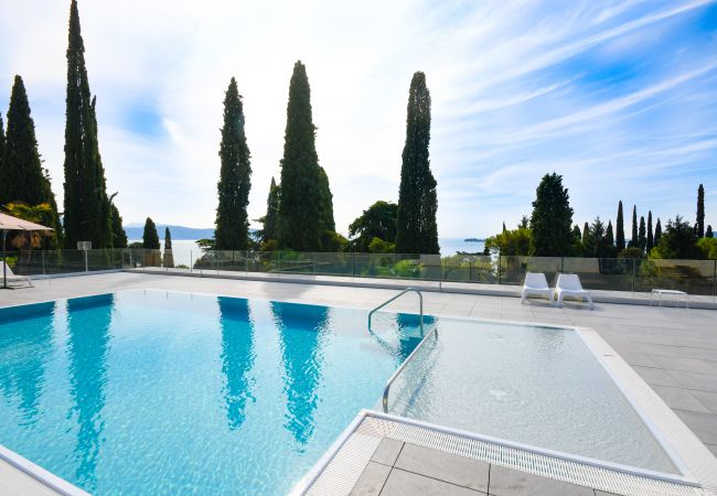 Apartment in Gardone Riviera - Apartment Diamante with lake view and pool