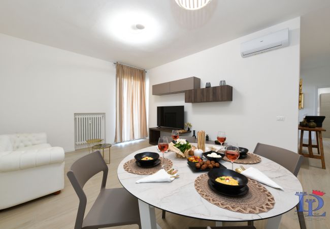 Apartment in Desenzano del Garda - Desenzanoloft : Elegance (017067-CNI-00888)