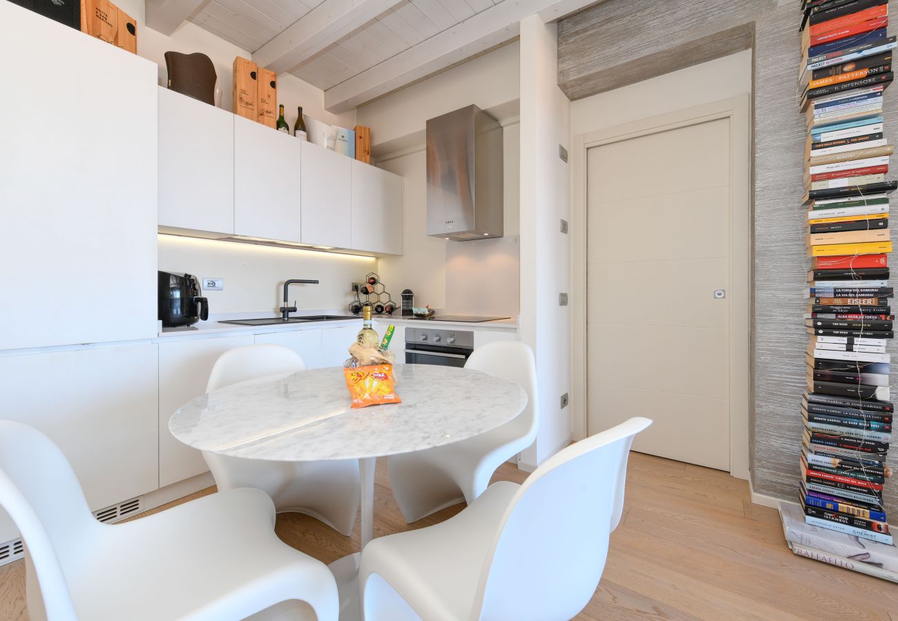 Apartment in Desenzano del Garda - Desenzanoloft Warda Lovely Suite