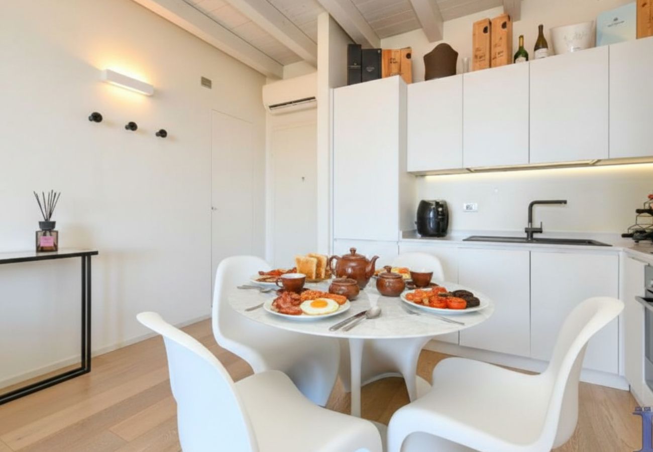 Apartment in Desenzano del Garda - Desenzanoloft Warda Lovely Suite