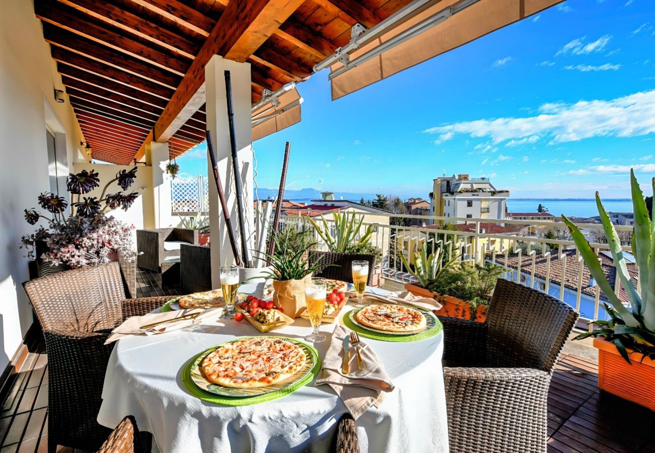 Apartment in Desenzano del Garda - Desenzanoloft Surfing on the Lake 