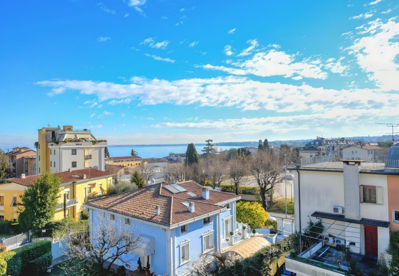Apartment in Desenzano del Garda - Desenzanoloft Surfing on the Lake 