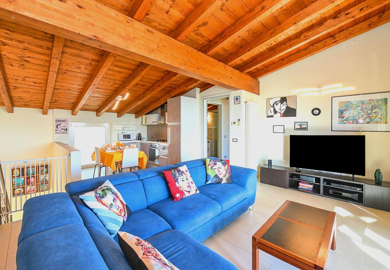 Apartment in Desenzano del Garda - Desenzanoloft Surfing on the Lake 