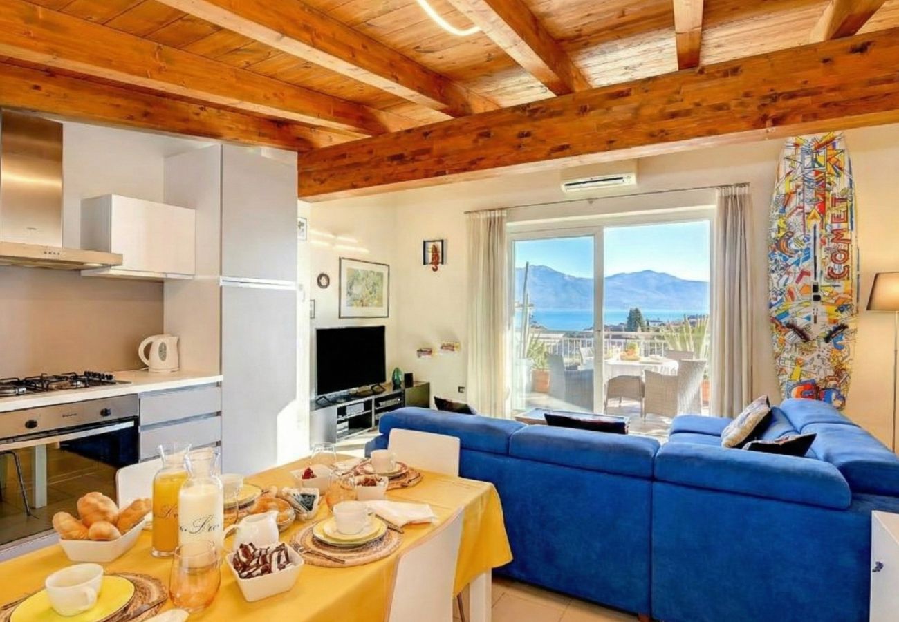 Apartment in Desenzano del Garda - Desenzanoloft Surfing on the Lake 