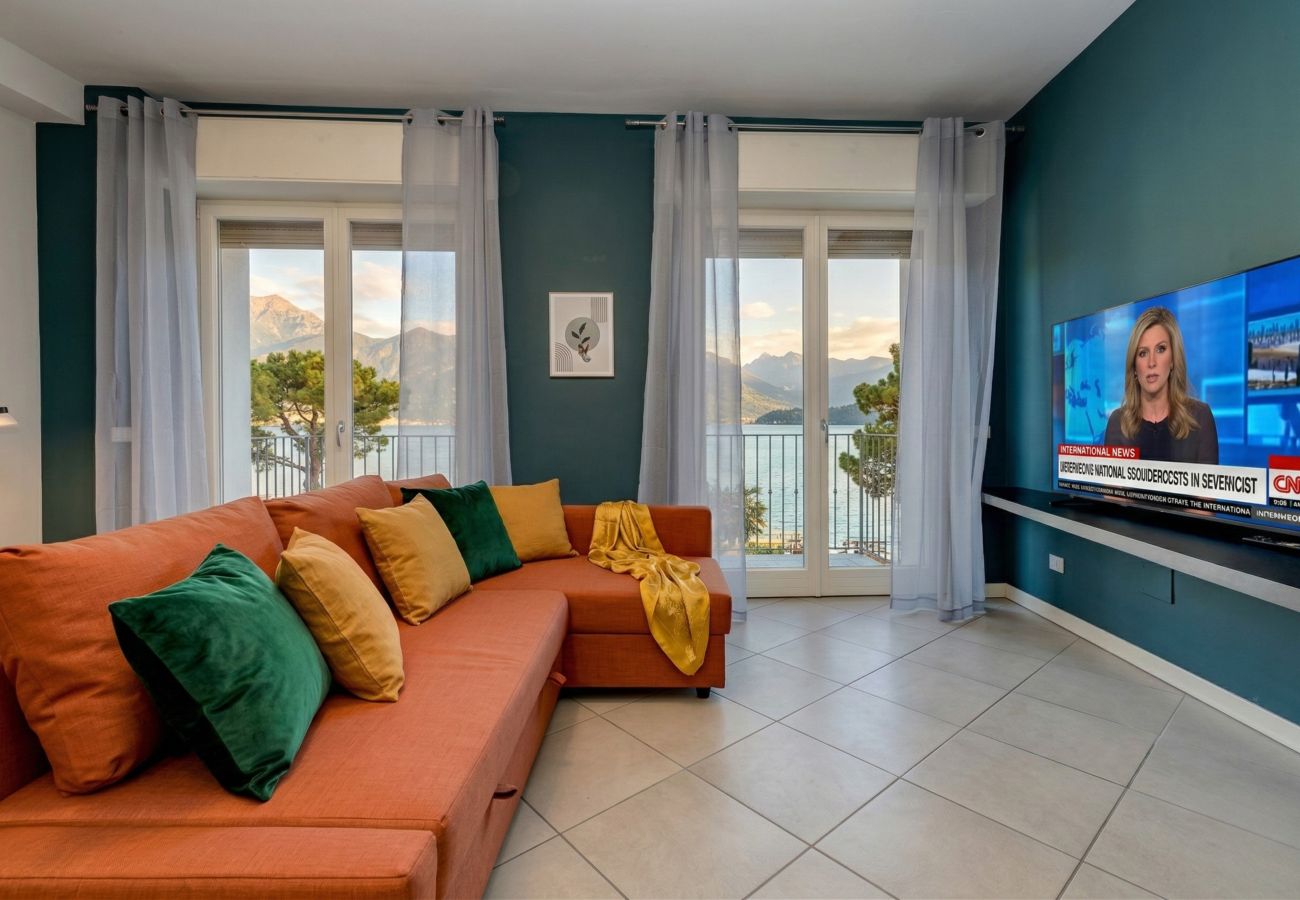 Apartment in Desenzano del Garda - Desenzanoloft Cocktail Lake Front