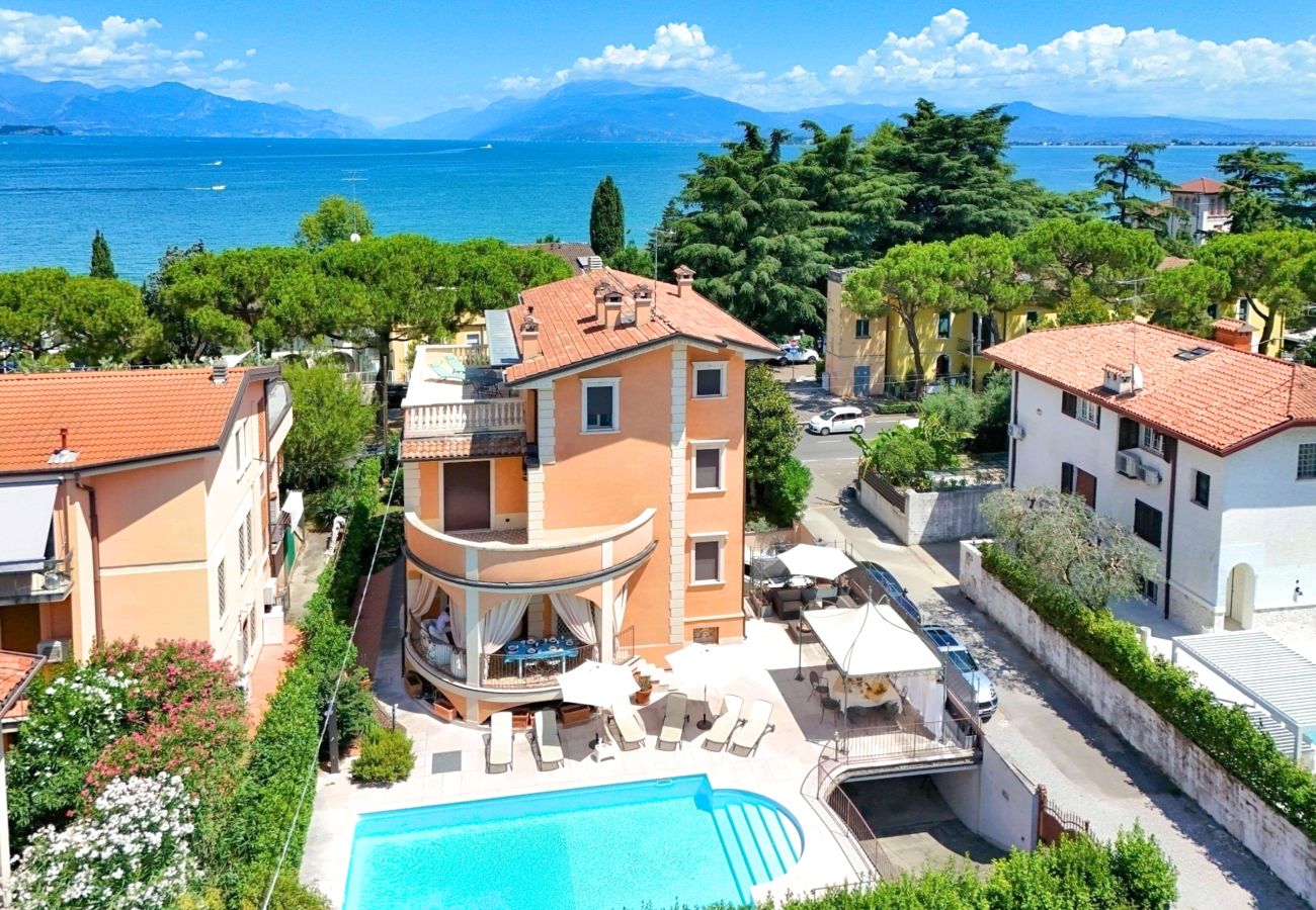 Fully private luxury villa with exclusive pool and lake view