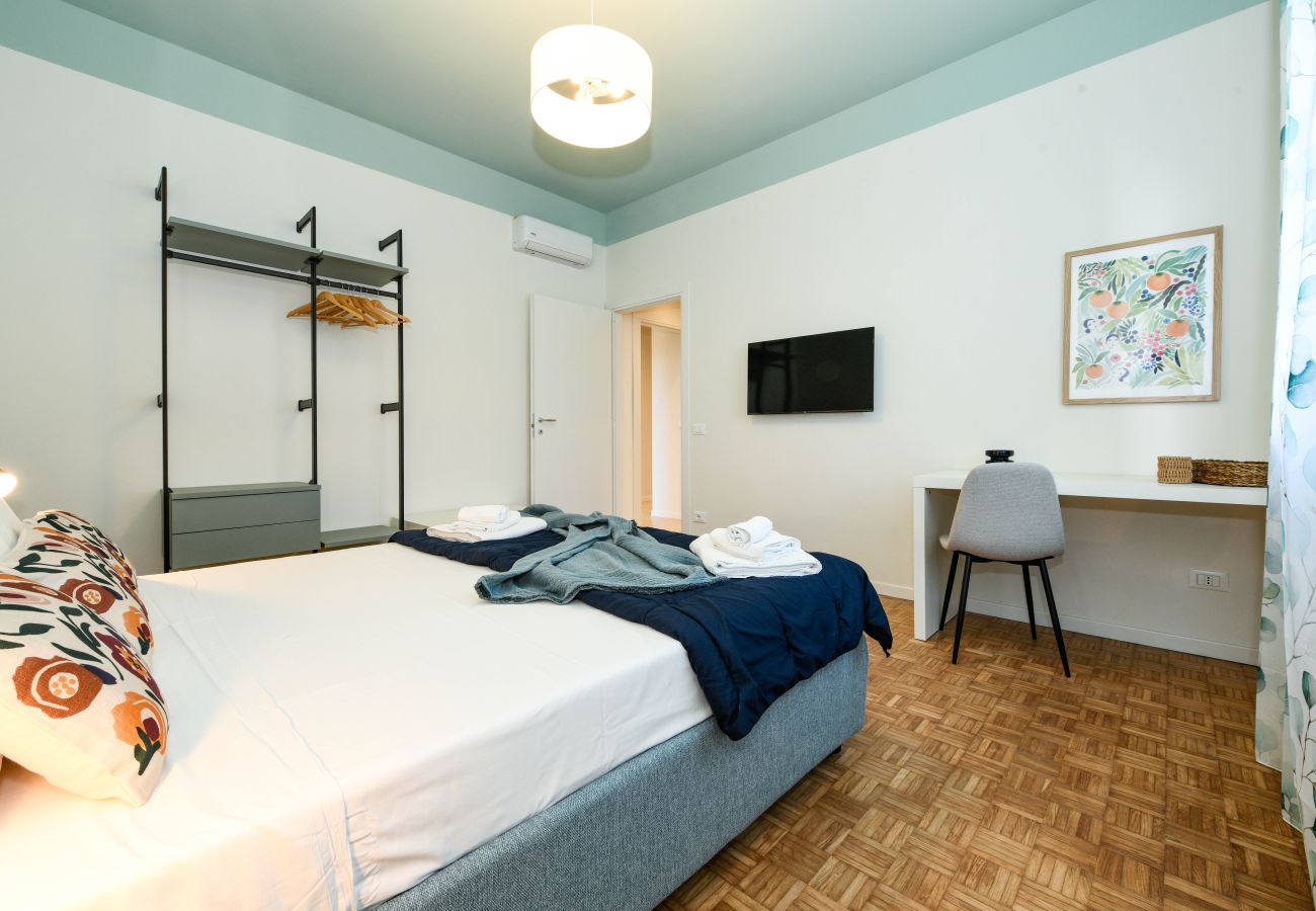 Apartment in Desenzano del Garda - Desenzanoloft Garda Golden Sunrise