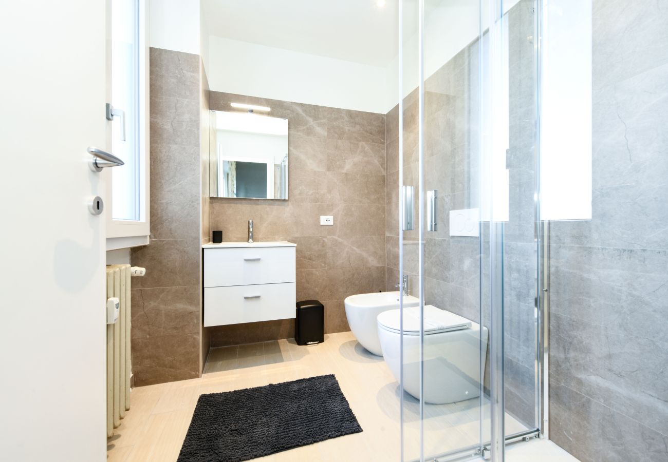 Apartment in Desenzano del Garda - Desenzanoloft Garda Golden Sunrise