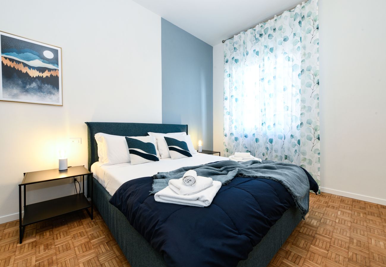 Apartment in Desenzano del Garda - Desenzanoloft Garda Golden Sunrise