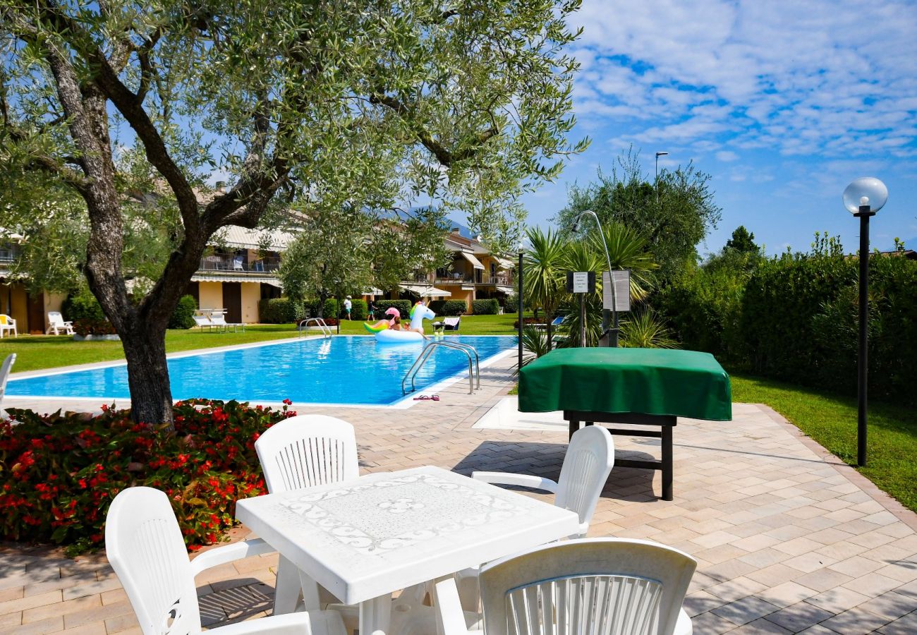 Apartament w San Felice del Benaco - Roccolino appartamento con balcone e piscina in comune